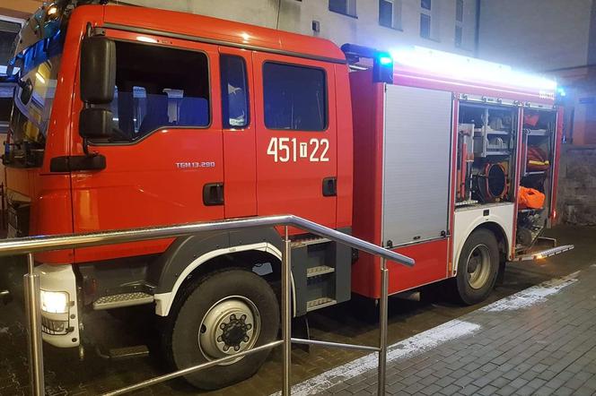 Pożar w szpitalu w Ostrowcu! Sześć zastępów strażaków w akcji!