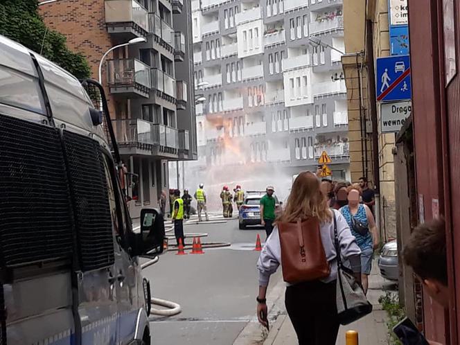 Pożar w centrum Wrocławia. Koparka uszkodziła gazociąg