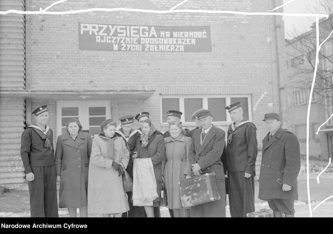 QUIZ PRL. Od Lenino do „fali”: Sprawdź, czy przetrwałbyś w wojsku PRL. Tylko dla orłów!
