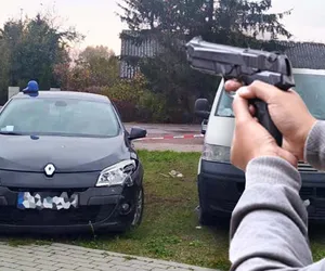 Strzały pod Ciechanowem! Policjant musiał ratować życie, 46-latek zatrzymany