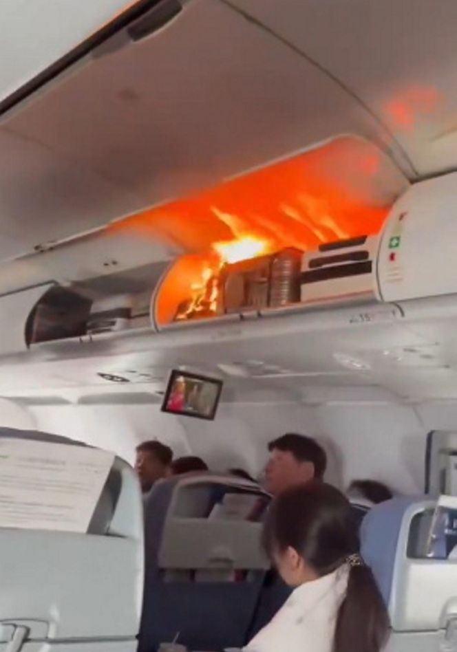 Pożar w samolocie pełnym ludzi! Płomienie buchały tuż nad głowami