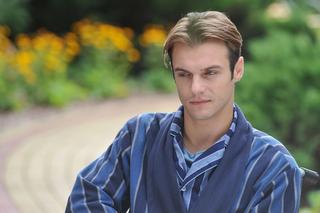 Barwy szczęścia, odcinek 1979. Paweł (Mateusz Rzeźniczak)