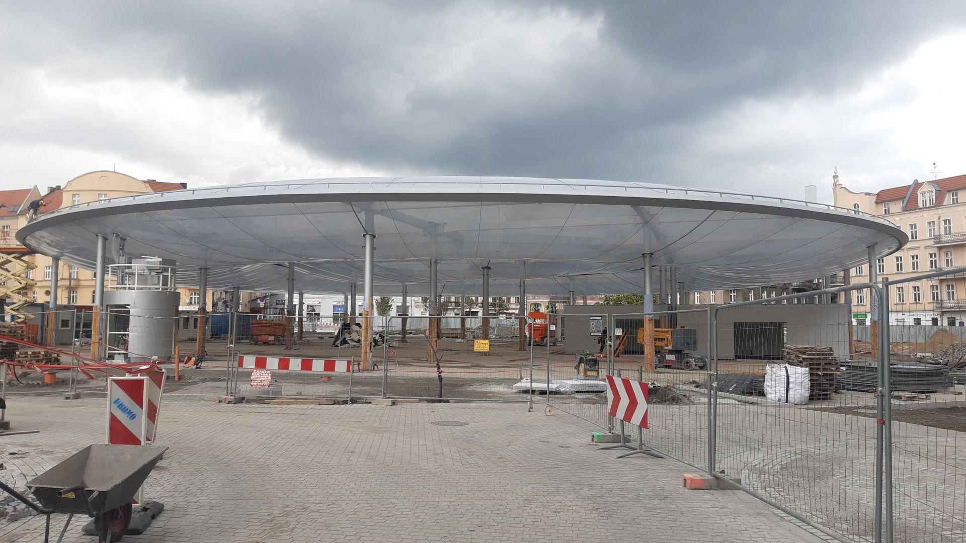 Rynek Łazarski z jedną z największych na świecie poduszek ETFE