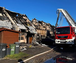 Radunica. Pożar budynku wielorodzinnego. 7 rodzin straciło dobytek życia i dach nad głową [ZDJĘCIA]