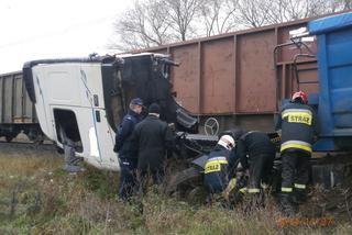 zderzenie tira z pociągiem