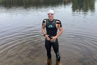 Damian Błaszczyk przez 44 godziny przepłynął 100 km pod zalewie Bojary pod Biłgorajem, kwestując w ten sposób dla 12-letniego ciężko chorego Adasia