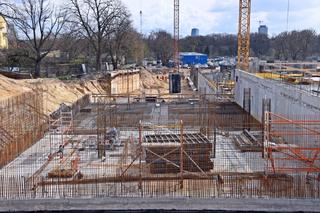 Ekipa budowlana na Stadionie Miejskim w Szczecinie pracuje głównie przy budowie trybuny północnej 