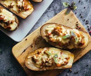 Przekrój, nadziej i zapiecz. Bakłażany z wegetariańskim farszem zrobią furorę na stole 