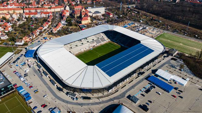 Budowa stadionu w Szczecinie. Dach już gotowy
