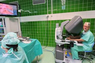 Na tego raka zmarł Steve Jobs i Anna Przybylska. W Małopolsce pierwszy raz zoperowali go robotem