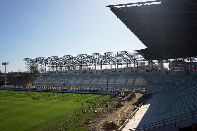 Zachodnia trybuna stadionu w Szczecinie już zadaszona