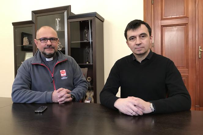Caritas z posiłkiem dla samotnego seniora