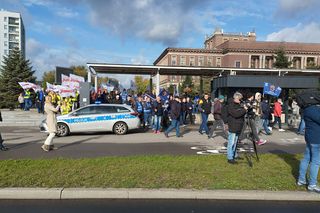 Hutnicy i koksownicy wyszli na ulice w Dąbrowie Górniczej. Apel do rządu o ratunek dla branży i tysięcy miejsc pracy