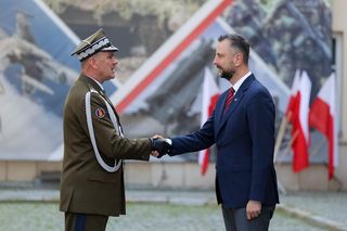 Szef MON wręczył odznaczenia żołnierzom