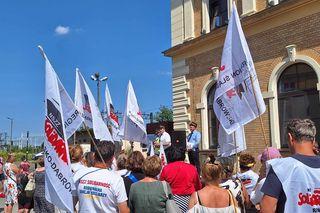 Protest przed siedzibą PKP Cargo w Tarnowskich Górach