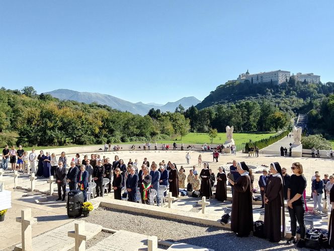 Cassino. Msza Święta na polskim cmentarzu wojennym