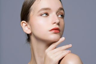 Fryzura z przedziałkiem