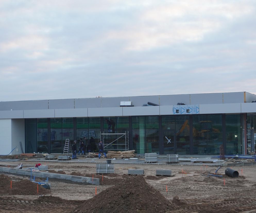 Tak powstaje nowy park handlowy na skraju Białegostoku. Budowa zbliża się do końca!