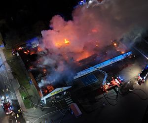 Gigantyczny pożar sklepu w Grodzisku Mazowieckim