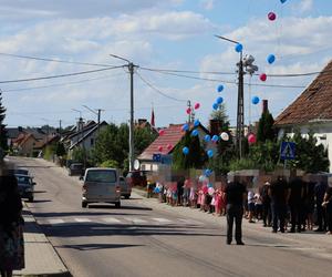 Kolorowe balony wzbiły się prosto do nieba. Wzruszający gest na pogrzebie 7-letniej Natusi