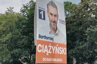 Plakaty wyborcze nadal widoczne na ulicach Wrocławia. To już ponad dwa miesiące