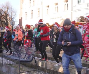 Bieg Mikołajów w Olsztynie. Około 400 osób pobiegło w charytatywnym celu [ZDJĘCIA]