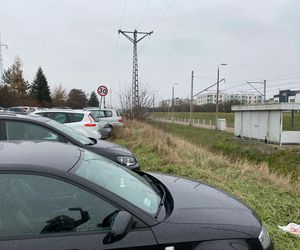 Ponad 160 miejsc i dwa nowe parkingi przy stacji Siedlce Zachodnie. Miasto podpisało umowę