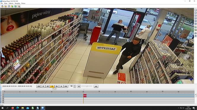 Okradł sklep w Białobrzegach! Policja publikuje wizerunek podejrzanego. Rozpoznajesz go?