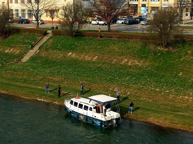 Houseboat na Sanie