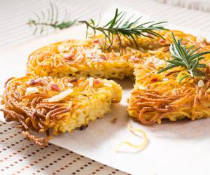 Makaron z jajkami - recepta na pyszne i niedrogie danie we włoskim stylu