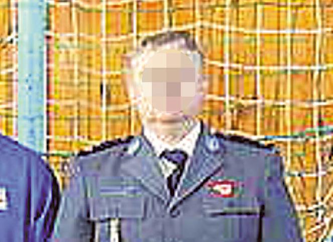 Żona komendanta kłusuje w lesie