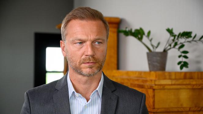 M jak miłość, odc. 1464. Andrzej Budzyński (Krystian Wieczorek)