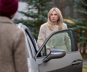 Na Wspólnej, odcinek 4031: Monika potrąci urzędniczkę ośrodka adopcyjnego! Ostatecznie pozbawi Renatę szansy na dziecko? - ZDJĘCIA