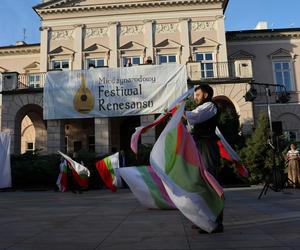 Korowód w ramach Międzynarodowego Festiwalu Renesansu w Lublinie