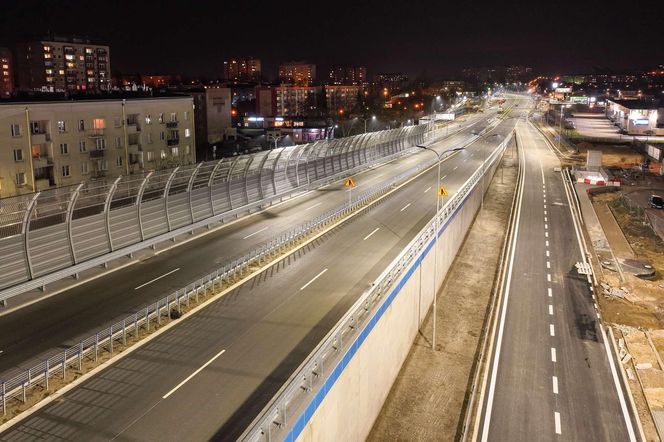 To najdłuższa ulica w Polsce. Ma ponad 15 km i znajduje się w województwie śląskim