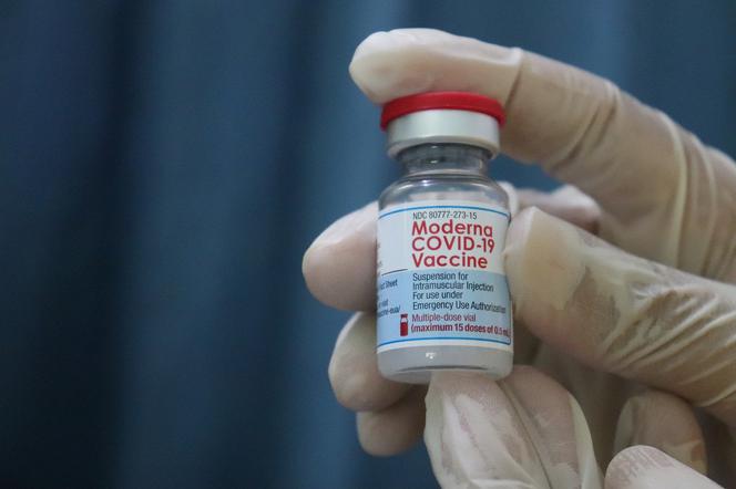 Trzecia dawka szczepionki na COVID: rząd wprowadza jej podanie dla kolejnych osób