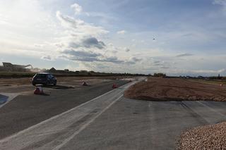 Lotnisko w Radomiu. Trwają prace przy budowie drogi startowej 