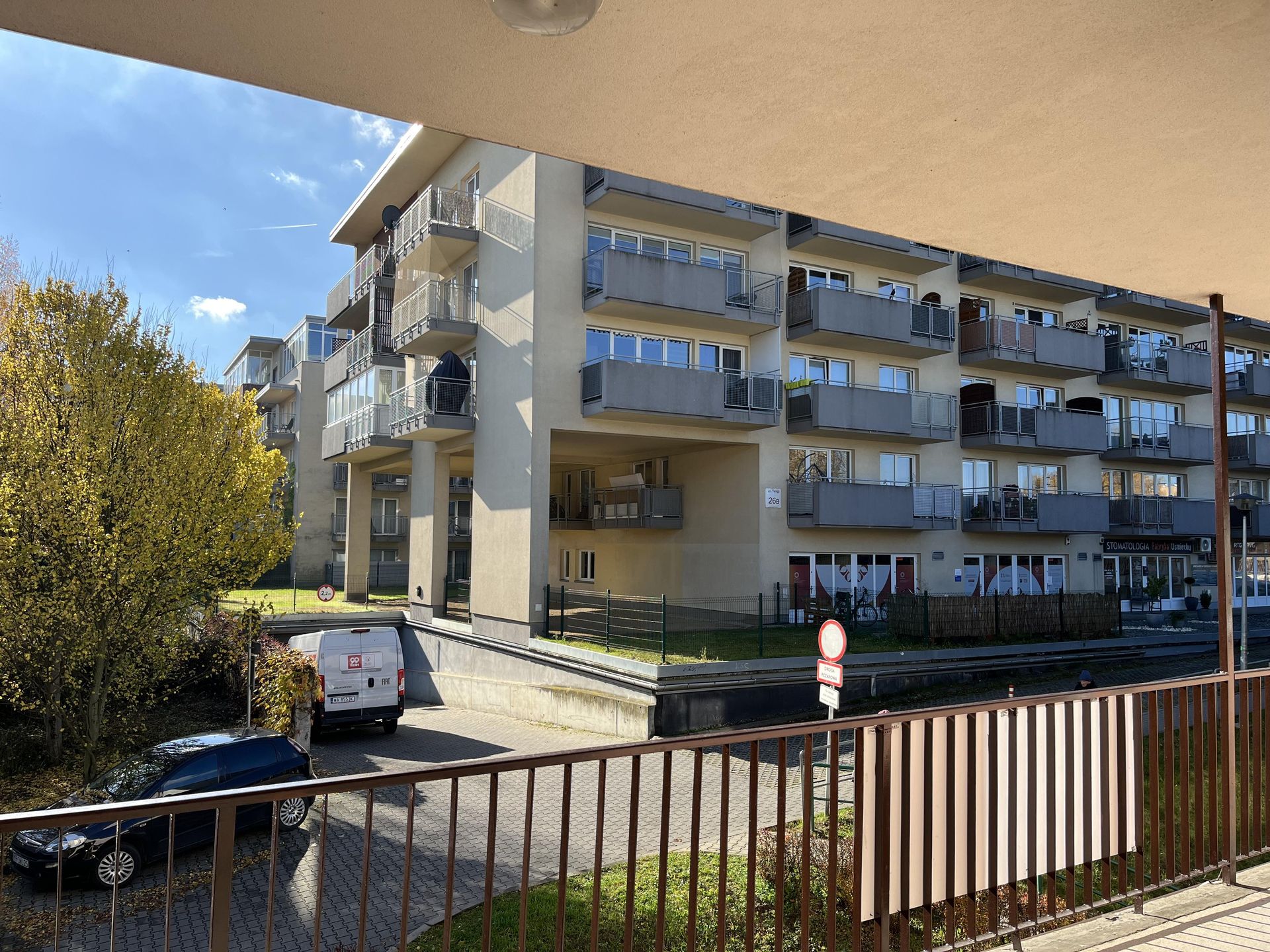 Teligi 26 w Krakowie. Blok z ukrytym balkonem