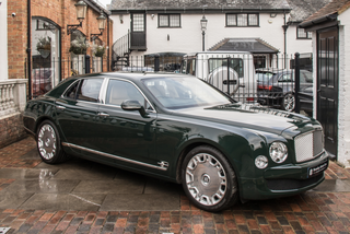 Ten Bentley woził brytyjską królową, a teraz jest na sprzedaż. Jaki ma przebieg i ile kosztuje?