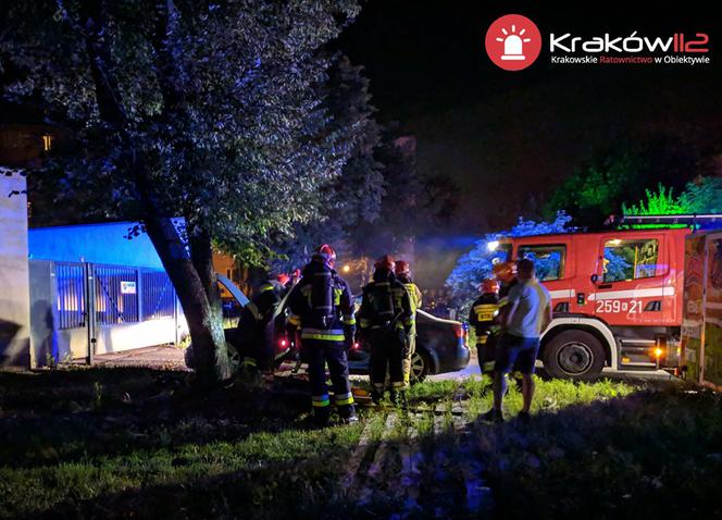 Pożar samochodu na os. Albertyńskim w Krakowie