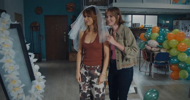 M jak miłość odc. 1884. Ania (Alina Szczegielniak), Kama (Michalina Sosna)