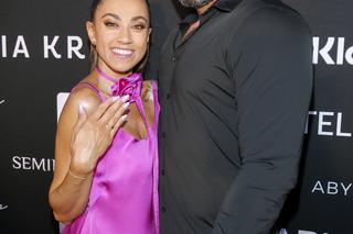 W sieci aż huczało od plotek o kryzysie w związku Mai Hyży. Teraz piosenkarka chwali się pierścionkiem zaręczynowym