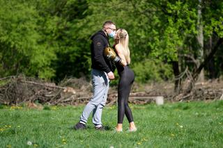 Ola Ciupa boksuje i całuje na spacerze