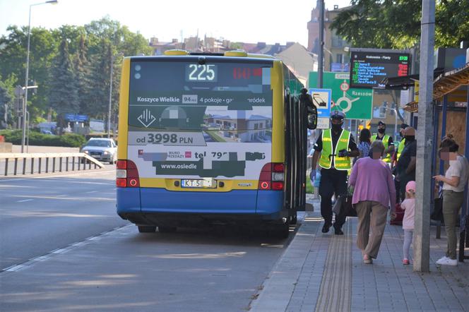 Kontrola maseczek w autobusach