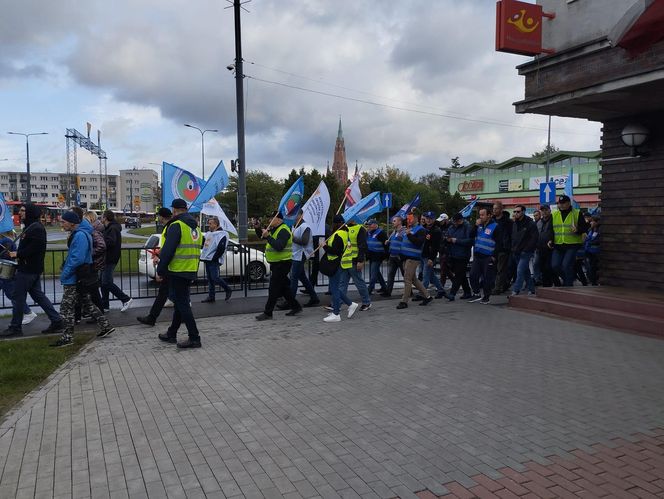 Hutnicy i koksownicy wyszli na ulice w Dąbrowie Górniczej. Apel do rządu o ratunek dla branży i tysięcy miejsc pracy