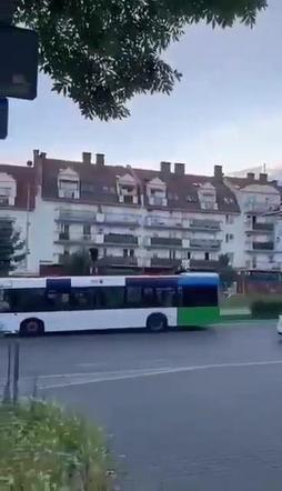 Dwóch nastolatków jeździło na dachu autobusu. Swoją głupotę mogli przypłacić życiem!
