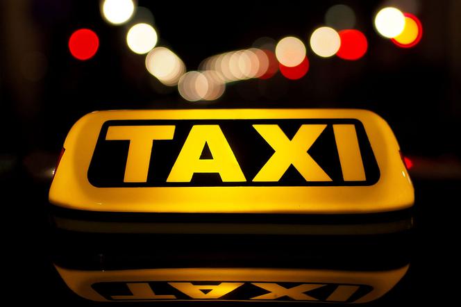Kraków: Pijany kierowca taksówki bez prawa jazdy wiózł obcokrajowców na lotnisko