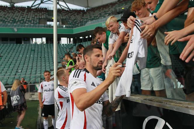 Legia z hukiem rusza po tytuł. Warszawski klub z wielką pompą zaprezentował kadrę na nowy sezon