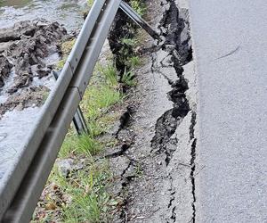 W gminie Walim osunęła się ziemia. Droga do Zagórza Śląskiego jest zamknięta 