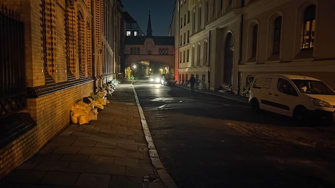 Walka o wrocławskie osiedla nad Odrą i Oławą. Mieszkańcy do późnych godzin nocnych ratowali dobytek